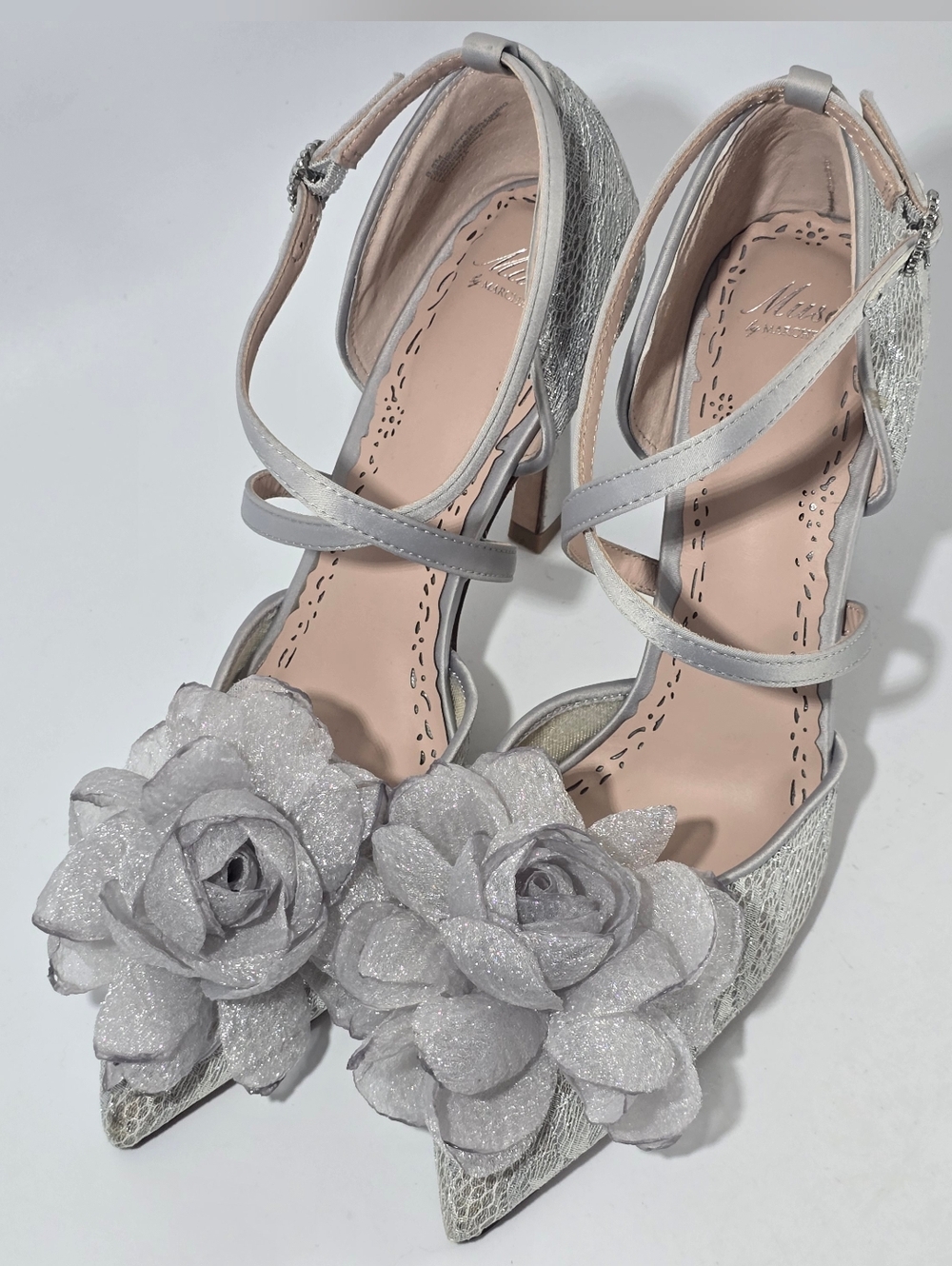 Muse by Marchesa Silver Camellia Lace Floral Ornamented Dress Pumps